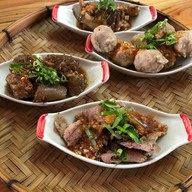 เมนูของร้าน ก๋วยเตี๋ยวเรือ ร้าน ณ อยุธยา ริมคลองบางระมาด