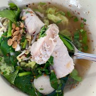 ก๋วยเตี๋ยวต้มยำมะนาวสด มาดามยุม (ซอยหัวหลางเจ้าเก่า)