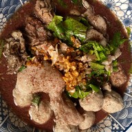 ขนมจีนน้ำเงี้ยว,ก๋วยเตี๋ยวน้ำตก แม่วิ ร้านแม่วิ ซอย.วรคามิน