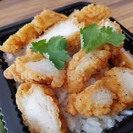 เมนูของร้าน เจ๊ตุ๊กข้าวหมูทอด ถนนพูนผล