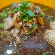 ก๋วยเตี๋ยวเรือเนรมิต ตลาดเปิดท้ายบิ๊กซีบางพลี