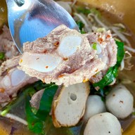 ก๋วยเตี๋ยวต้มยำมะนาวสด มาดามยุม (ซอยหัวหลางเจ้าเก่า)