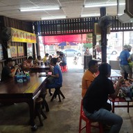 ข้าวมันไก่ศรีวัย ( ข้างโรงแรมสีหราช )