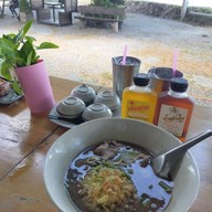 เมนูของร้าน ก๋วยเตี๋ยวเรือไดโนเสาร์ -
