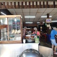 ข้าวมันไก่ศรีวัย ( ข้างโรงแรมสีหราช )