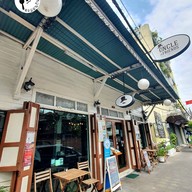 หน้าร้าน Uncle & Friends Rustic Cafe Oldtown