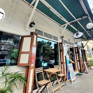 หน้าร้าน Uncle & Friends Rustic Cafe Oldtown