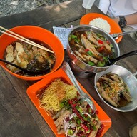 เตี๋ยว เต็ม ตีน  คลองสี่