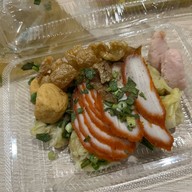 เมนูของร้าน บะหมี่เกี๊ยว ร้านลุงเจียม ตลาดเวิ้งบางพระ