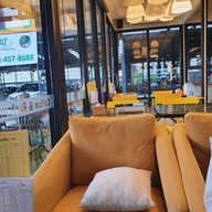 บรรยากาศ เฝอรถไฟ