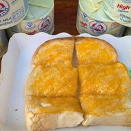 สถานีมีนม นํ้าปั่น ปังเย็น ปังปิ้ง ชา/กาแฟ บ้านบึง