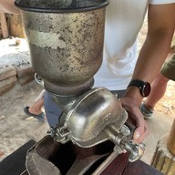 กาแฟสด แม่กลางหลวง คุณโยแส่ กิจเจริญชัย