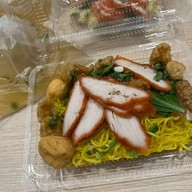 เมนูของร้าน บะหมี่เกี๊ยว ร้านลุงเจียม ตลาดเวิ้งบางพระ