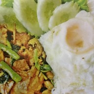 ครัว ไทย ไทย ซีฟู๊ด สุรวงค์
