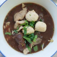 ก๋วยเตี๋ยวหมูน้ำตก พรกมล