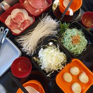 เมนูของร้าน เฝอรถไฟ