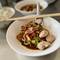 เมนูของร้าน ลูกชิ้นเนื้อนายชัย