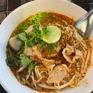ก๋วยเตี๋ยวต้มยำไข่หวานประตูสวนดอกเชียงใหม่