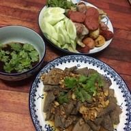 EAT  แหลก ไทรม้า