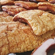 หมูกรอบตู้