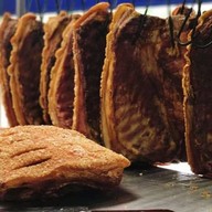 หมูกรอบตู้