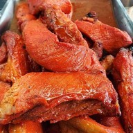 หมูกรอบตู้