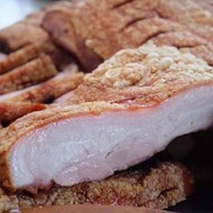 หมูกรอบตู้