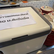 เมนูของร้าน ข้าวแกงแม่แดง ทุกอย่าง 10 บาท