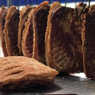 หมูกรอบตู้