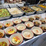 เมนูของร้าน ข้าวแกงแม่แดง ทุกอย่าง 10 บาท