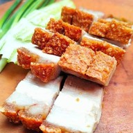 หมูกรอบตู้