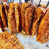 หมูกรอบตู้