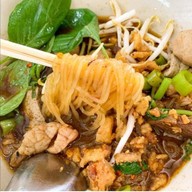 ป้าวิไล ก๋วยเตี๋ยวหมูต้มยำโบราณ หมูน้ำตก