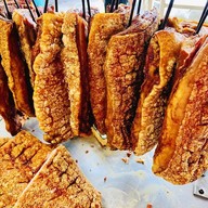 หมูกรอบตู้