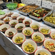 ข้าวแกงแม่แดง ทุกอย่าง 10 บาท