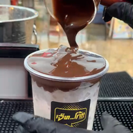 ข้าวสวย หมูกรอบ กะเพราคั่วพริกแห้ง สาขา2 หมูกรอบ ไก่กรอบ ปลา หมึก กุ้ง  ไข่ลาวา