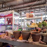 ร้านลาบยโส โพธิ์สุวรรณ (ยายรันยุค90) โพธิ์สุวรรณ