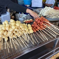 เมนูของร้าน ลูกชิ้นป้านก สถานีรถไฟบุรีรัมย์