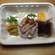นายกันต์ เนื้อตุ๋น-หมูตุ๋น หมู่บ้านชลลดา,ซอยวัดลาดปลาดุก