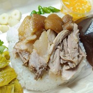นายกันต์ เนื้อตุ๋น-หมูตุ๋น หมู่บ้านชลลดา,ซอยวัดลาดปลาดุก