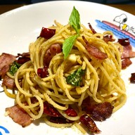 ร้านกูมีแต่กระเพรา (แดรก) -