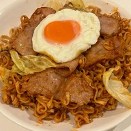 เมนูของร้าน จี๊ดดดมาม่าผัดไข่เยิ้ม