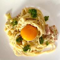 ร้านกูมีแต่กระเพรา (แดรก) -