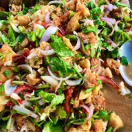 ข้าวแกงต้นลำไย