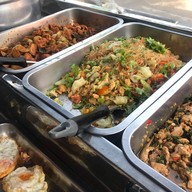 ข้าวแกงต้นลำไย