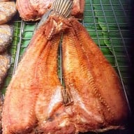 ร้าน นวลปลาสลิดแดดเดียว ตลาดรวมโชค