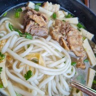 ข้าวเปียก โจ๊ก แกงเส้น by นกอ้วน คาเฟ่ ตลาดวัดธาตุ