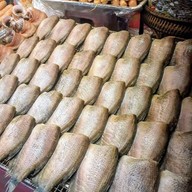ร้าน นวลปลาสลิดแดดเดียว ตลาดรวมโชค