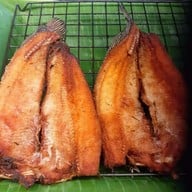 ร้าน นวลปลาสลิดแดดเดียว ตลาดรวมโชค