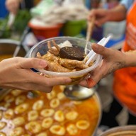 ขนมจีนแม่รัตน์ตลสดชัชวาลลำลูกกาคลอง7 ตลาดชัชวาลลำลูกคลอง7